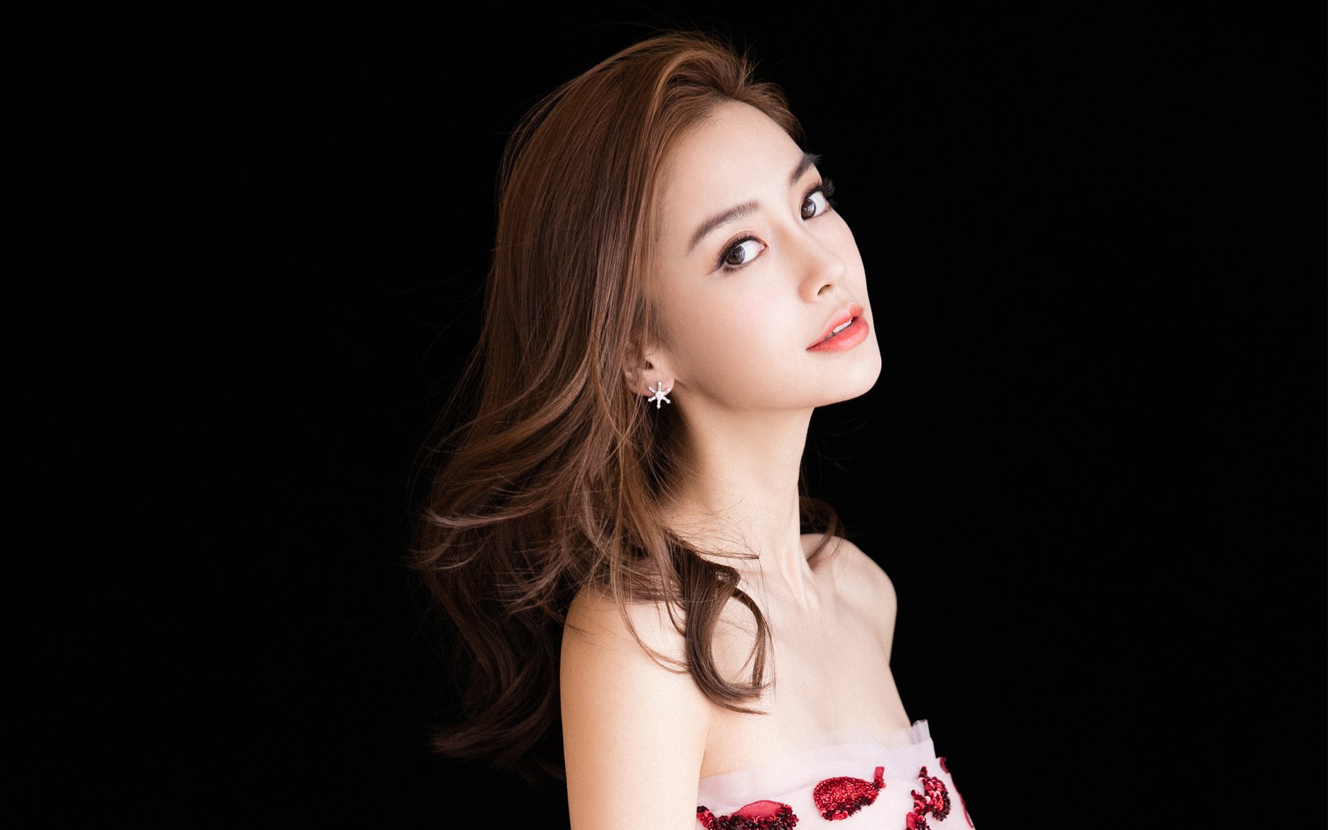 英超球队采用AI技术监测比赛中体能消耗曲线,英超体重