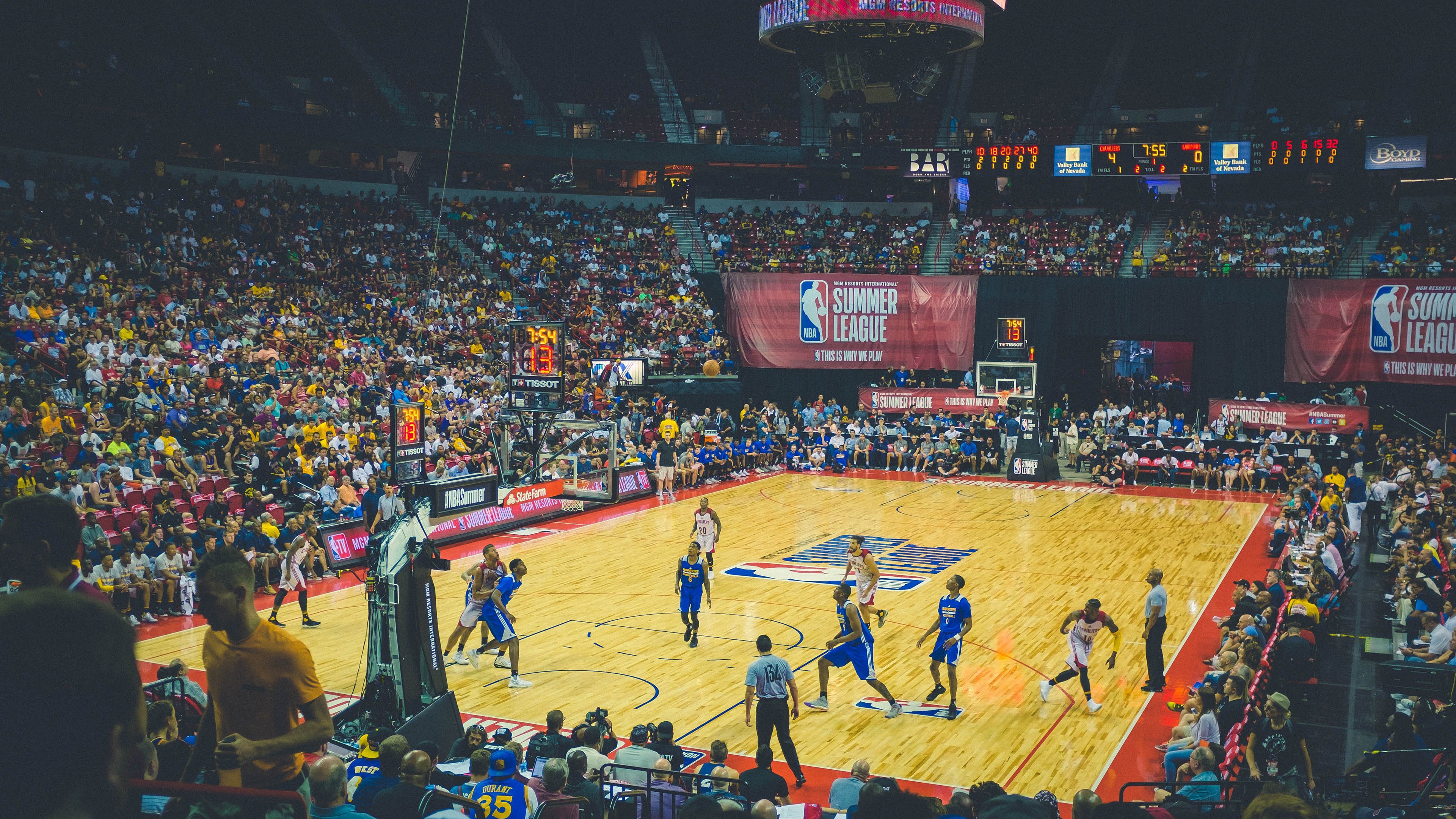 《电竞行业的“软实力”培养：团队合作与心理素质》，电竞团队科普