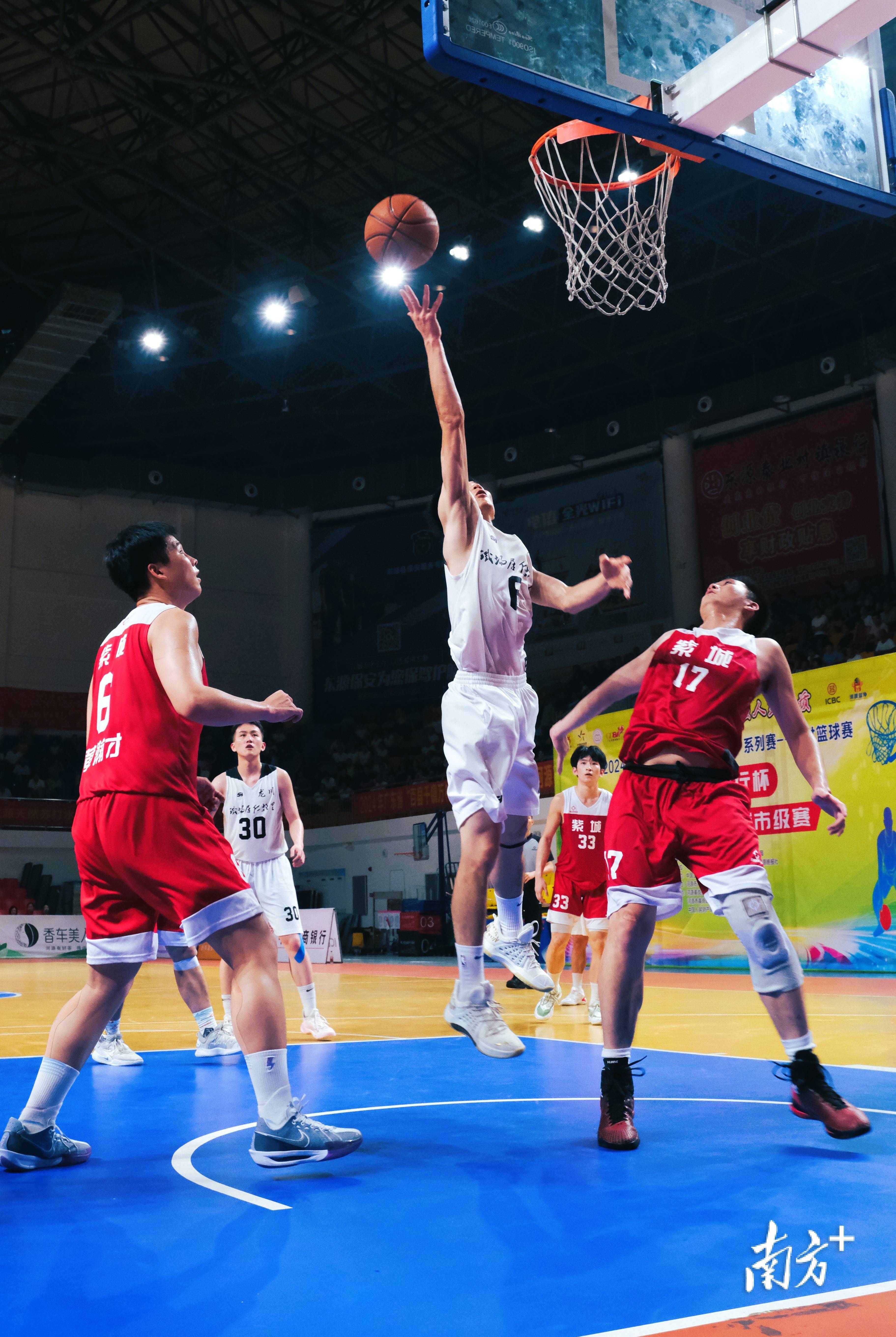 关于"重温篮球比赛的经典画面：技术与感情的交织"的信息