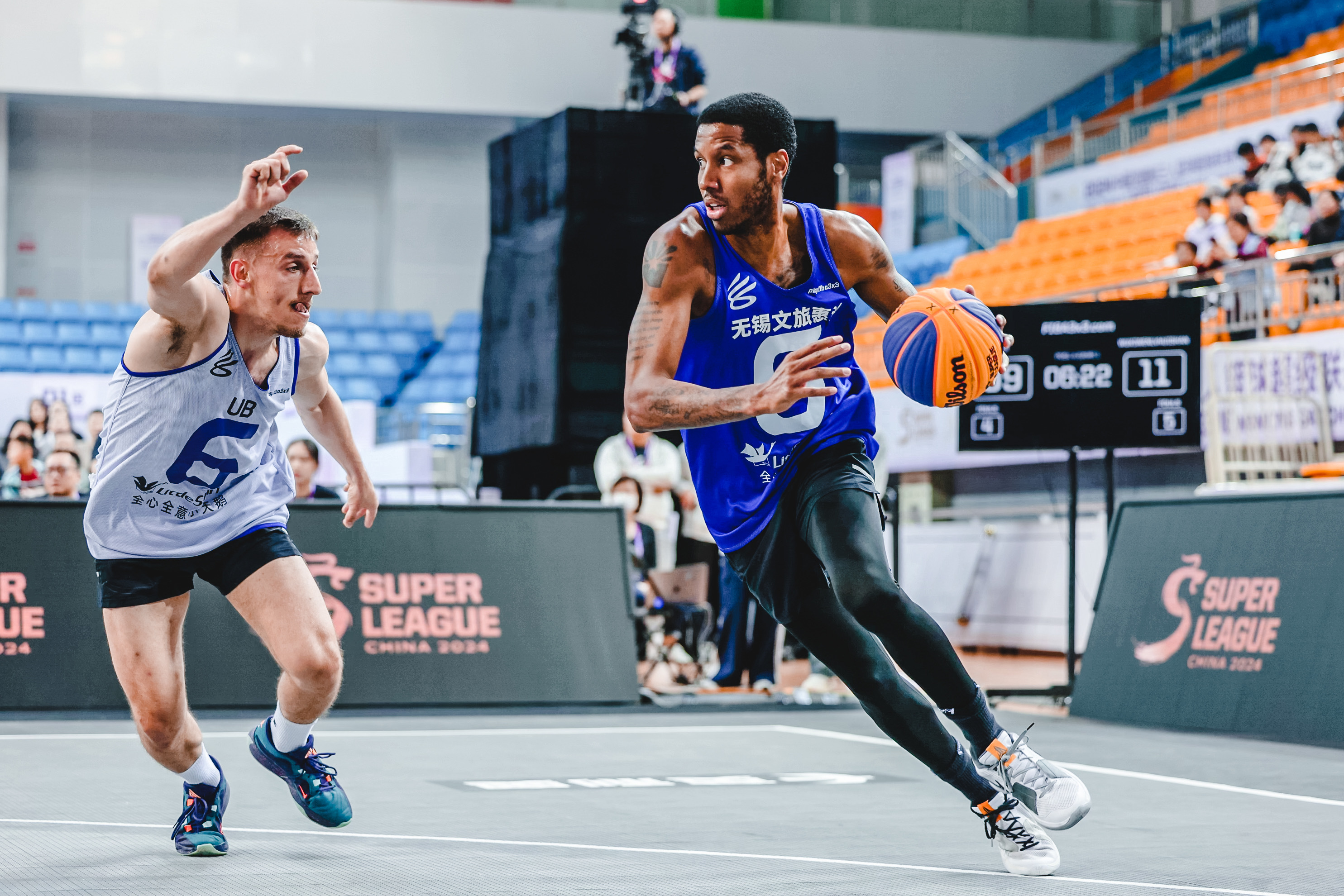 包含"讨论足球与篮球的联合推广活动"的词条