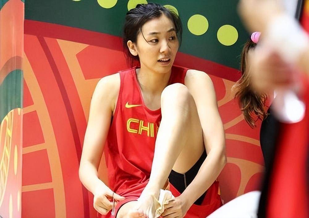 关于"女性在篮球领域的贡献：提高能见度"的信息