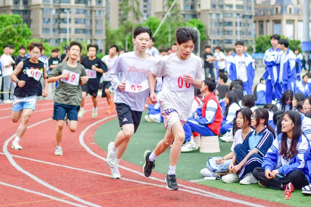 "从青少年到职业：运动员成长的关键环节"的简单介绍